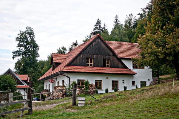 Na fotografii je vidět objekt Pension Jízdárna nacházející se ve městě Morávka.