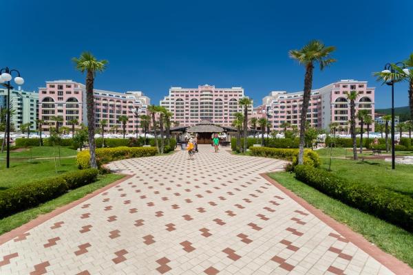 DIT Majestic Beach Resort, Slunečné pobřeží