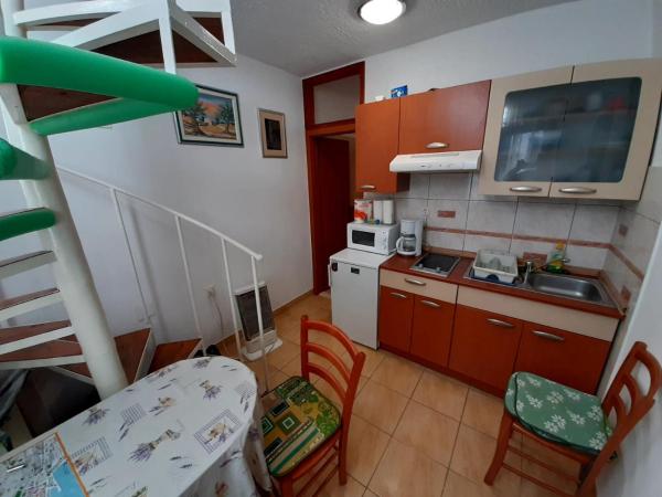 På billedet ses objektet Rosmarinus Rubic studio beliggende i byen Split.