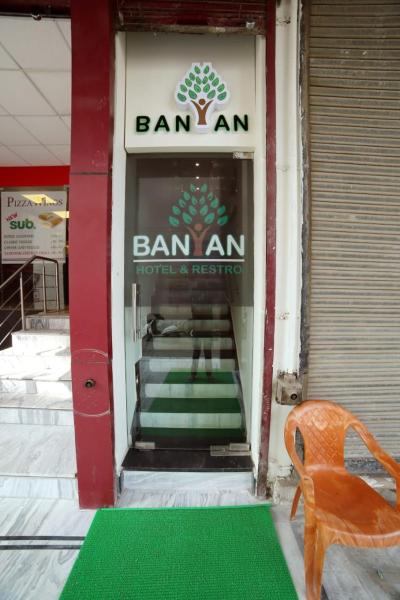 A la foto es mostra l'objecte Banyan hotel&restro situat a la ciutat de Hisār.