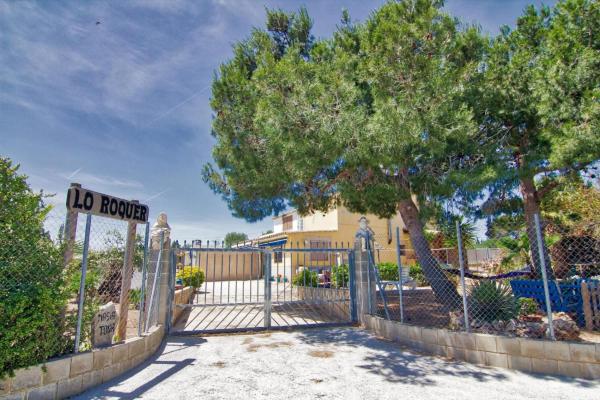 A la foto es mostra l'objecte Masia Tona situat a la ciutat de L'Ampolla.