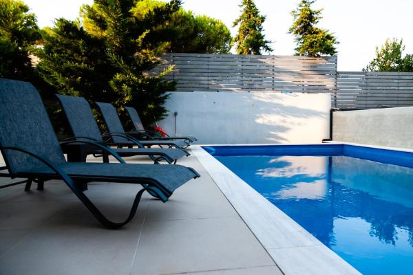 På billedet ses objektet Seaview Pool Villa near Beach and Athens Airport beliggende i byen Porto Rafti.