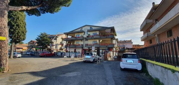 Na fotografii je vidět objekt ILIO e GIULIA APART 300 METERS FROM METRO STATION C nacházející se ve městě Osteria dellʼ Osa.