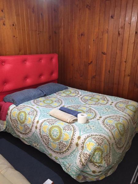 A la foto es mostra l'objecte cabaña amoblada independiente, sector regional situat a la ciutat de Valdivia.