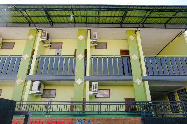 照片显示了位于Gilimanuk市的Zulfina Homestay Syariah Mitra RedDoorz物件。