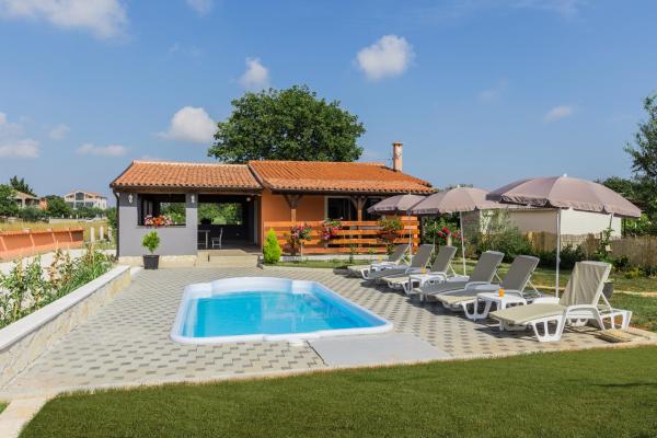 A la foto es mostra l'objecte Cozy villa Sejdi with private pool in Pula by WiiBuk situat a la ciutat de Pula.
