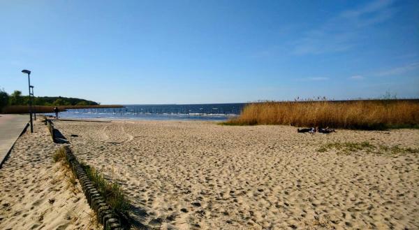 Na zdjęciu widoczny jest obiekt Apartments by the beach położony w mieście Drogoradz.