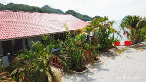 På bildet vises objektet Penarak Bamboo Beach Motel som ligger i byen Sanatorium.