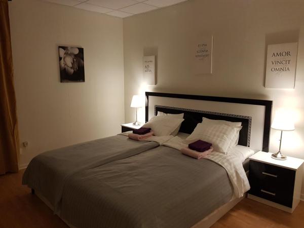 Na zdjęciu widoczny jest obiekt Hotell Skinnargården położony w mieście Öje.