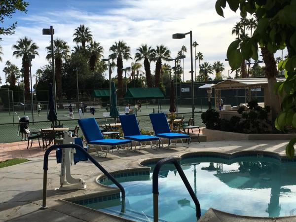 Foto 1: GetAways at Palm Springs Tennis Club