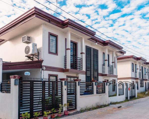 Na fotografii je vidět objekt Two story 87 sqm fully air-conditioned house in Babag 2, Lapu-lapu City nacházející se ve městě Babag.