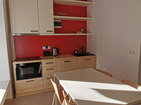 Cube studio by the river (with free bike rental), Liubliana
