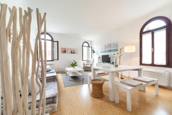 A la foto es mostra l'objecte TABACCHI446 situat a la ciutat de Venècia.
