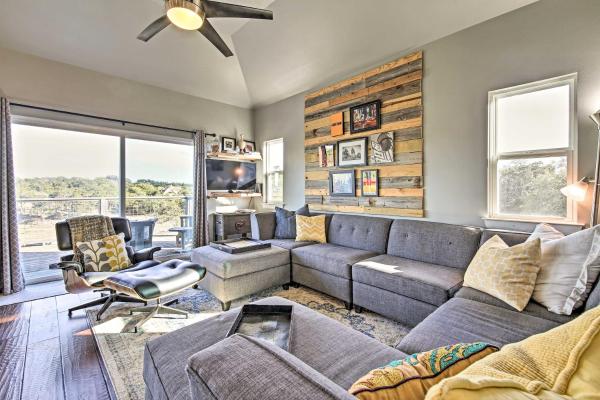 Peaceful Hill Country Hideaway With Pond Views - Wimberley, TX