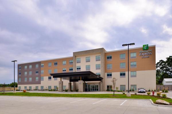 Na zdjęciu widoczny jest obiekt Holiday Inn Express & Suites - Ottumwa by IHG położony w mieście Bloomfield.
