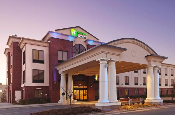 Nella foto è visibile l'oggetto Holiday Inn Express & Suites Pine Bluff/Pines Mall by IHG situato nella città di Pine Bluff.