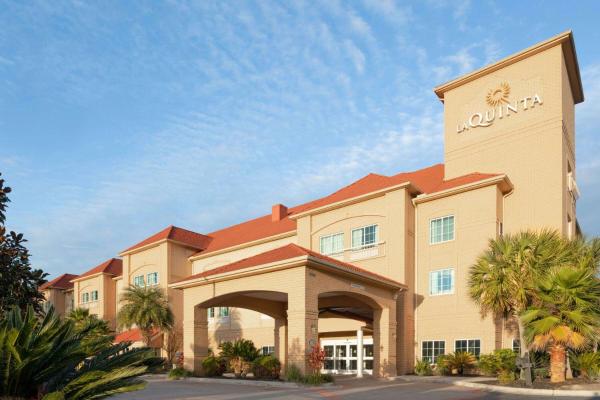 Na fotografii je vidět objekt La Quinta by Wyndham Hinesville - Fort Stewart nacházející se ve městě Midway.