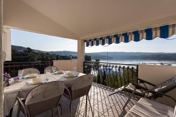 Apartments Petra - 50 M From Pebble Beach - Maslinica
