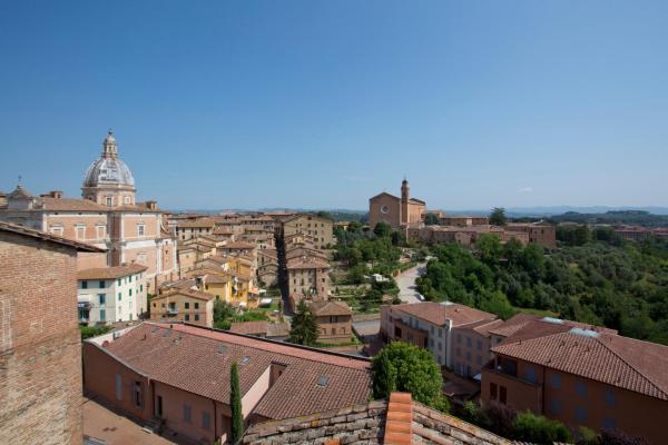 På billedet ses objektet Palazzo Piccolomini beliggende i byen Siena.