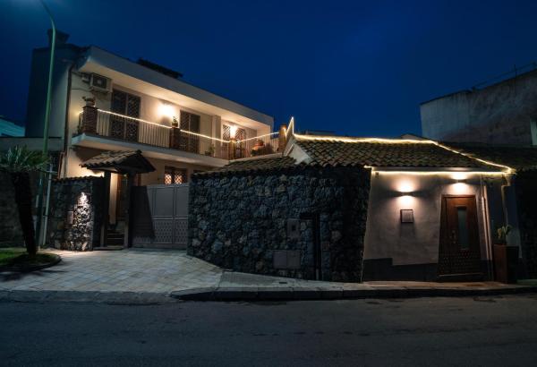 На фото показан объект B&B La Casetta, расположенный в городе Aci Bonaccorsi.