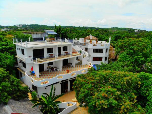 Na fotografii je vidět objekt Aquarius Terraces Boutique Resort nacházející se ve městě Boracay.
