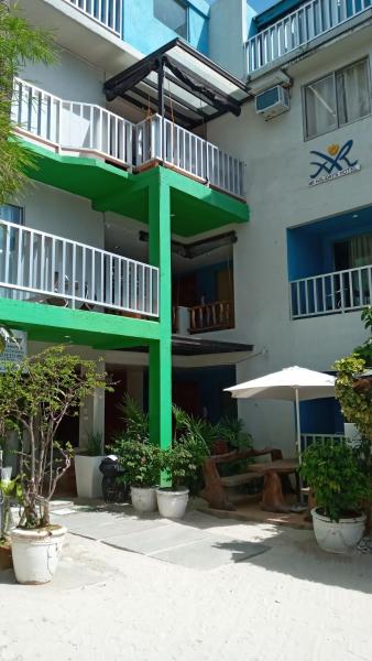 Na fotografii je vidět objekt MR Holidays Hotel nacházející se ve městě Boracay.