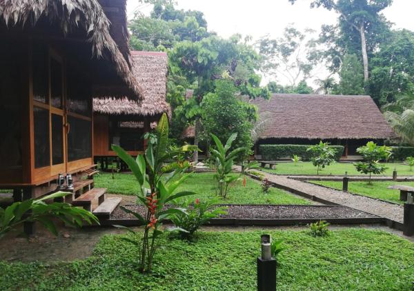 Na foto é possível ver o objeto Amazon Field Station byInkaterra localizado na cidade de Puerto Maldonado.
