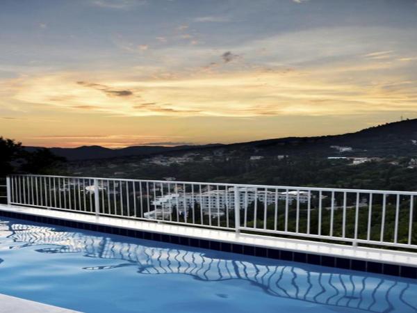 A la foto es mostra l'objecte Villa Nika situat a la ciutat de Mlini.