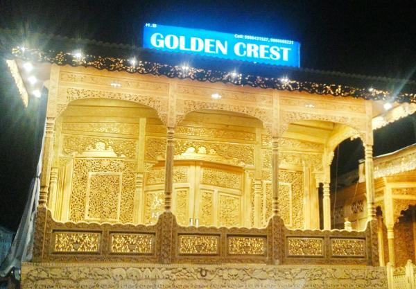 A la foto es mostra l'objecte Golden Crest DALLAKE situat a la ciutat de Srinagar.