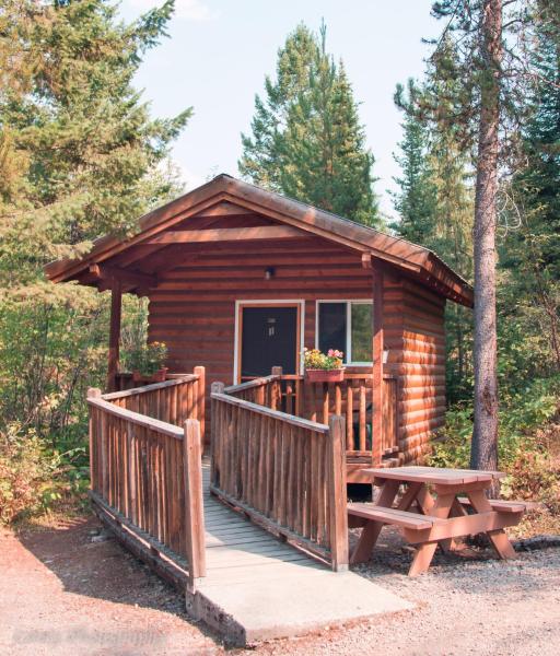 照片显示了位于Hungry Horse市的Timber Wolf Resort物件。