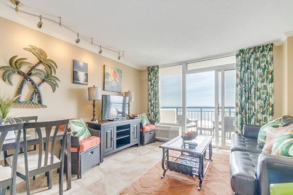 Oceanfront Condo w Balcony minutes walk to the beach, Myrtle Beach