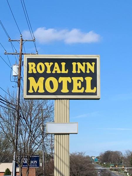 På billedet ses objektet Royal Inn Motel-Charlottesville beliggende i byen Charlottesville.