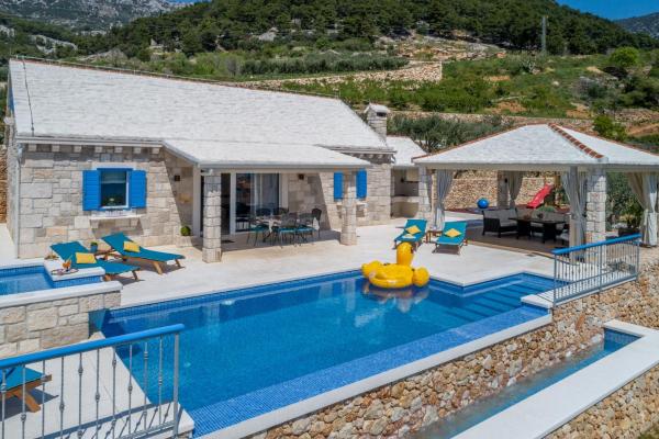 På billedet ses objektet Villa Blue Sky beliggende i byen Bol.