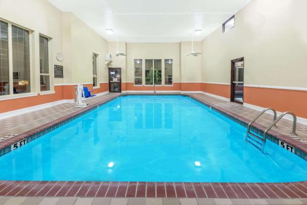 Foto 2: Super 8 by Wyndham Pine Bluff