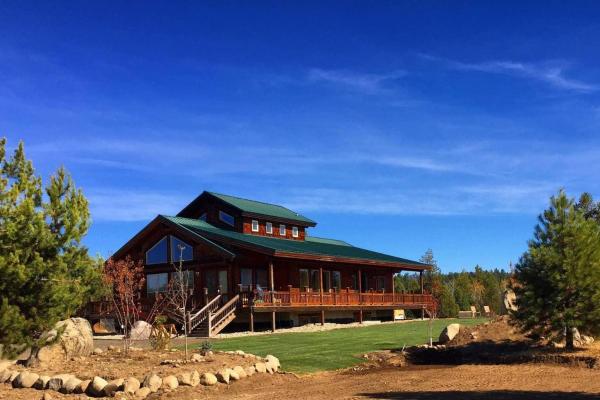 La photo montre l'objet Broken Ridge Ranch by Casago McCall - Donerightmanagement situé dans la ville de McCall.