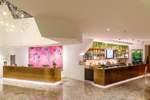 Auf dem Foto ist das Objekt Eatons Hill Hotel in der Stadt Samford zu sehen.