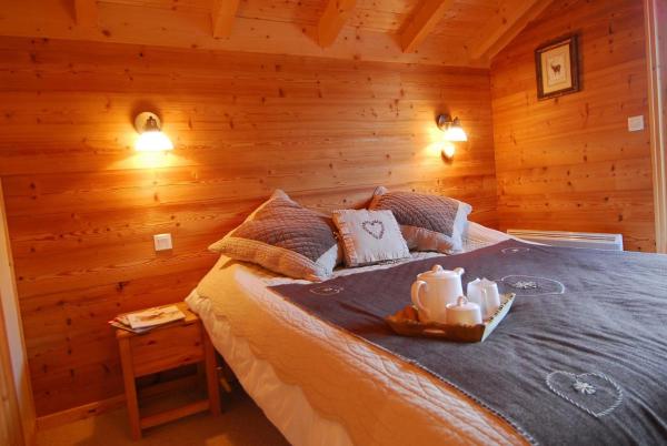 The photo shows the Montbeliarde - Chalet avec jacuzzi - BO Immobilier- Châtel Multipass en Été 2026 en option au tarif de 4euros par jour et par personne located in the city of Châtel.