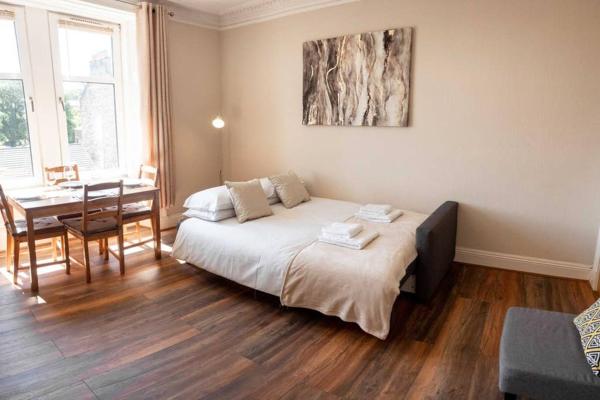 Foto 9: Bright, Spacious West-End Flat, Near University