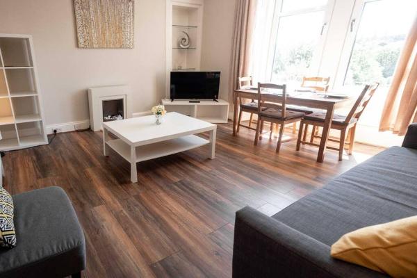 Foto 3: Bright, Spacious West-End Flat, Near University