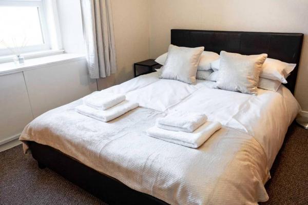 Foto 6: Bright, Spacious West-End Flat, Near University