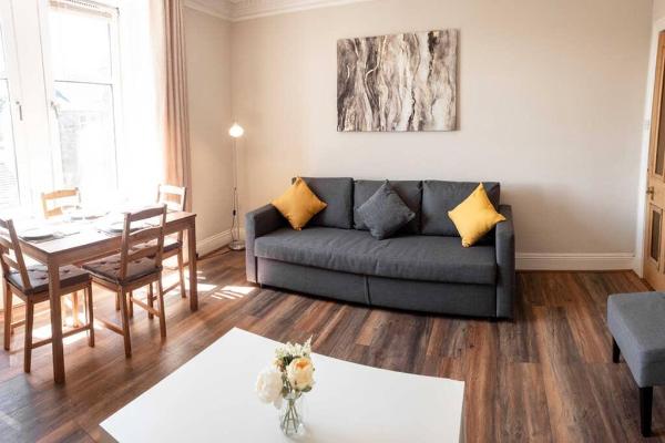 Foto 7: Bright, Spacious West-End Flat, Near University
