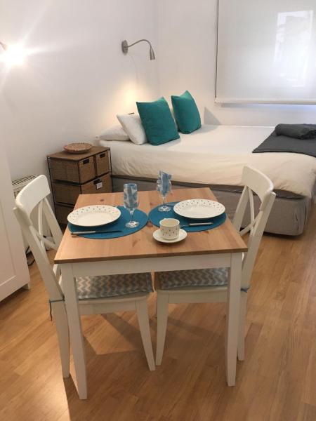 Na zdjęciu widoczny jest obiekt Pool and garage old town położony w mieście Malaga.