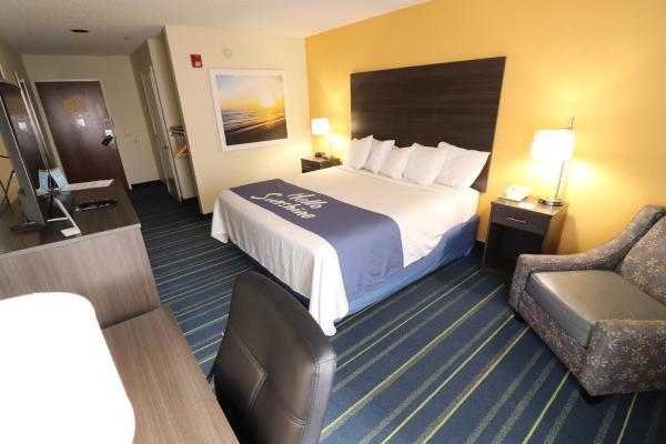 A la foto es mostra l'objecte Days Inn by Wyndham Burlington East situat a la ciutat de Haw River.