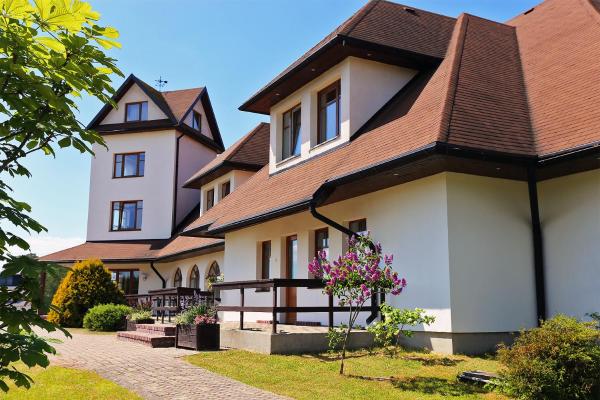 På bildet vises objektet Guesthouse Četri Vēji som ligger i byen Turkalne.