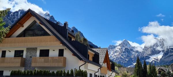 Kuva 9: Villa Mojca - Jasna&Jelka Apartments, Central Location with Private Garage and Alpine View