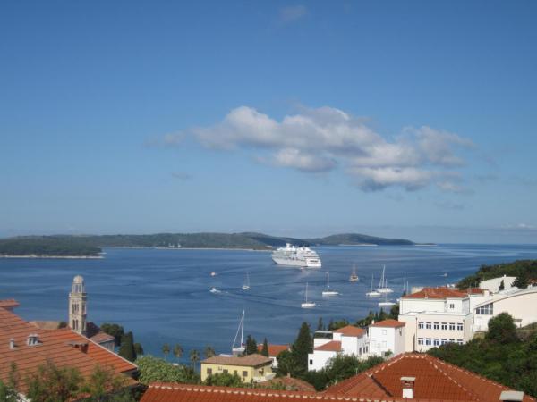 A la foto es mostra l'objecte Apartments Kresic situat a la ciutat de Hvar.