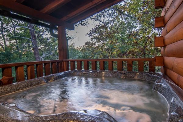 A la foto es mostra l'objecte Eagles Haven Lodge, 5 bed, 4 bath, great for groups, game room, hot tub, Wi-Fi, grills, easy roads situat a la ciutat de Sevierville.