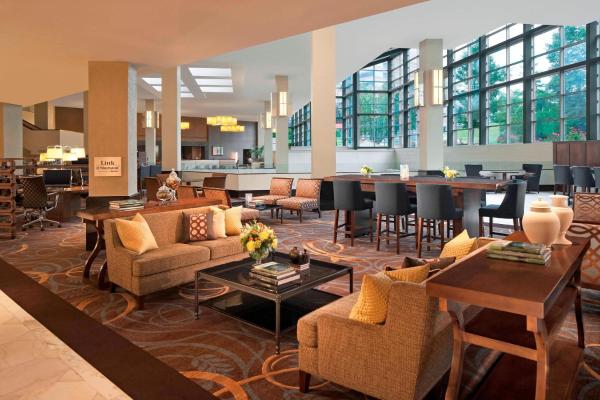 The photo shows the The Stamford Hotel located in the city of Stamford.