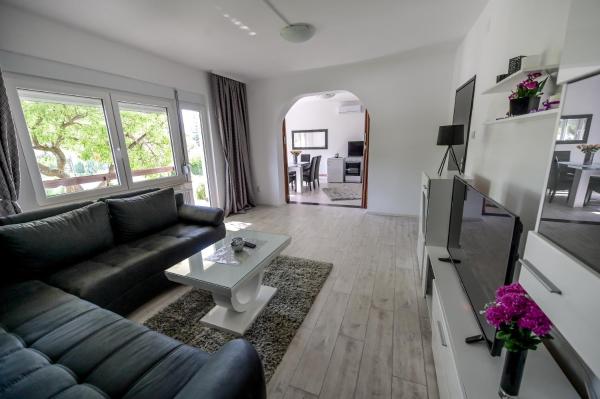 Na foto é possível ver o objeto Apartman DORA localizado na cidade de Orašac.