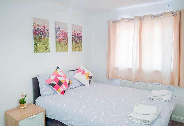 Airport Lounge - 3 Bed - 6 Persons, Manchester